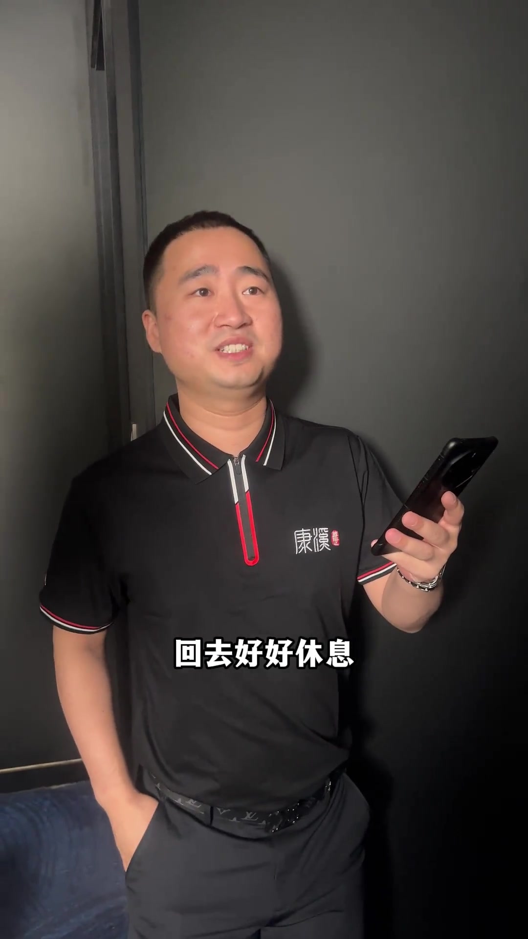 鲜少在场外